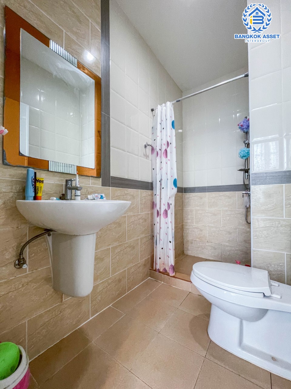 *****ทาวน์เฮ้าส์มือสองนนทบุรี ม.โกลเด้นทาวน์ ปิ่นเกล้า-จรัญสนิทวงศ์ ตอบโจทย์ทุกครอบครัว ด้วยฟังก์ชัน 4 ห้องนอน 3 ห้องน้ำ 2 ที่จอดรถ เนื้อที่ 24.1 ตร.ว. พร้อมห้องเอนกประสงค์ชั้นล่าง เดินทางสะดวกบนทำเลดีที่สุด เข้า-ออกหลายเส้นทาง ใกล้ จุดขึ้นทางด่วน ศรีรัช, สายรถไฟฟ้าสถานีบางบำหรุ และสถานีบางอ้อ